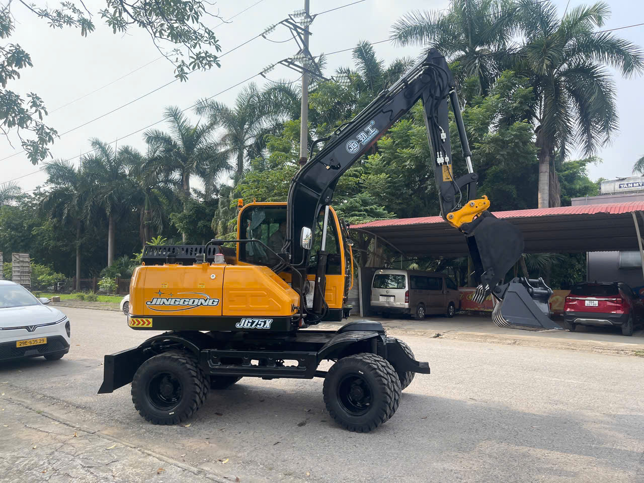 Jengkaut Beroda JG75X JINGGONG Berjaya Dihantar ke Vietnam untuk Pembinaan Bandar & Luar Bandar