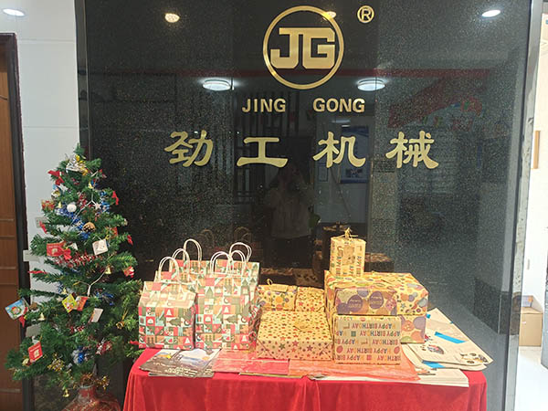 Jinggong Menyambut Tahun Baru dengan Perayaan Perayaan
    
