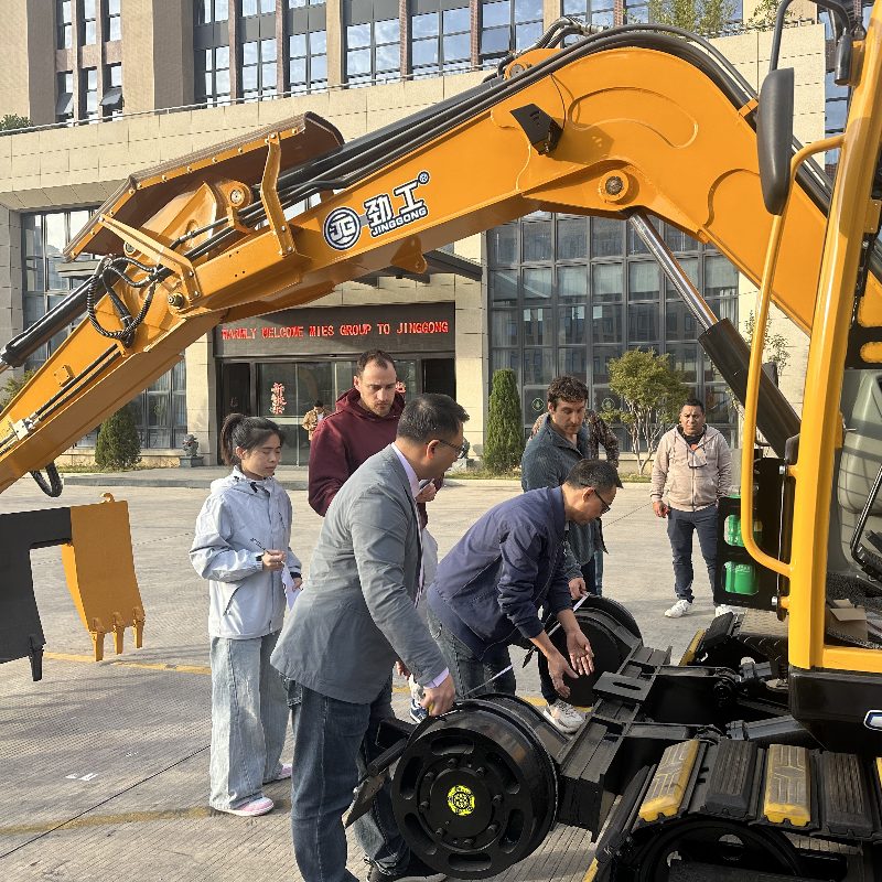The Chilean client delegation visited Jinggong Machinery Company